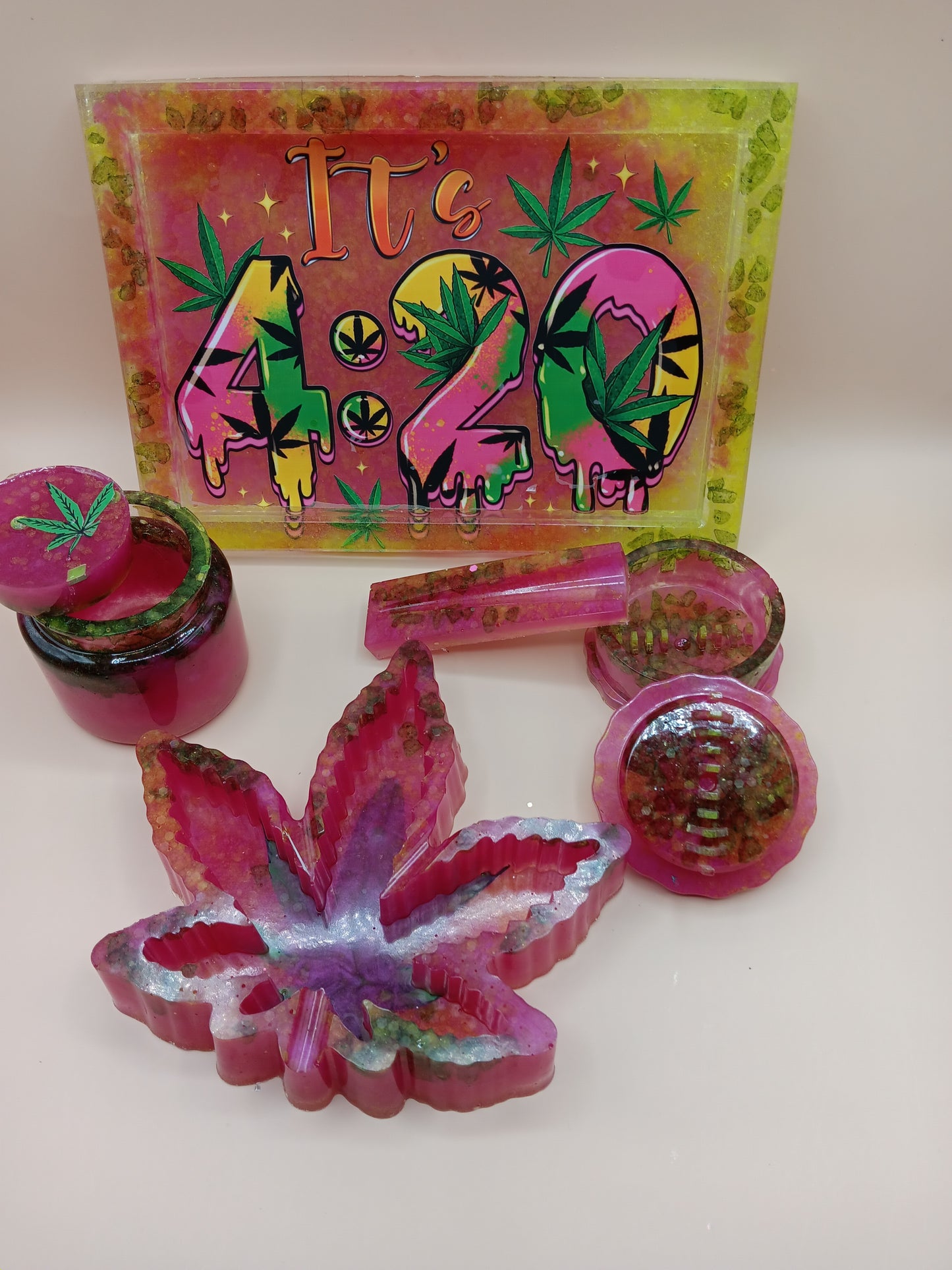 5 Piece Graphic Rolling Tray Set