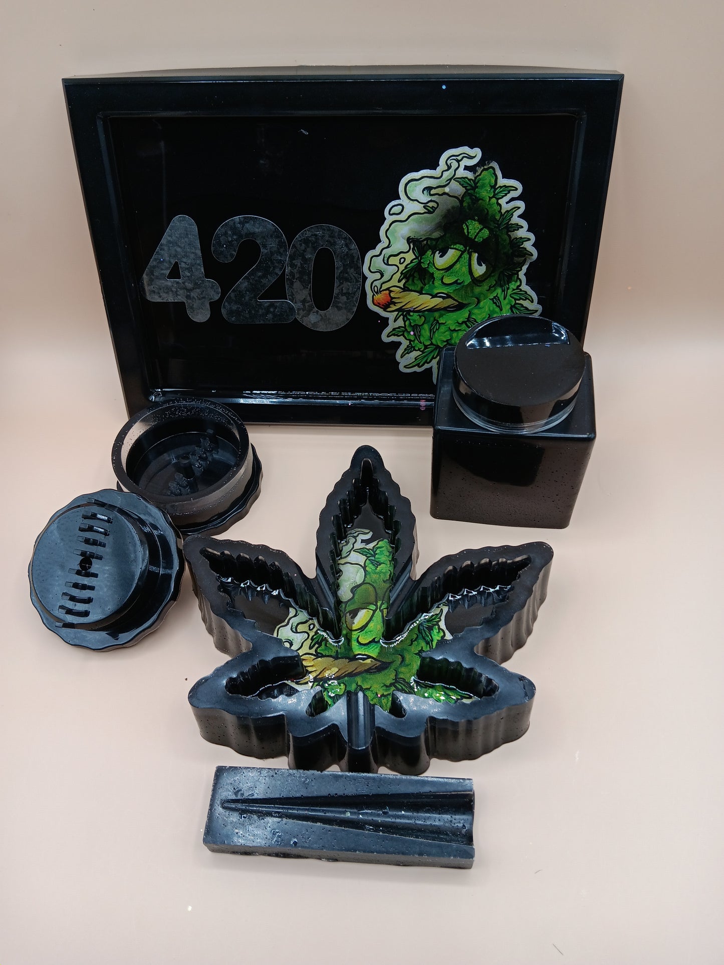 5 Piece Graphic Rolling Tray Set
