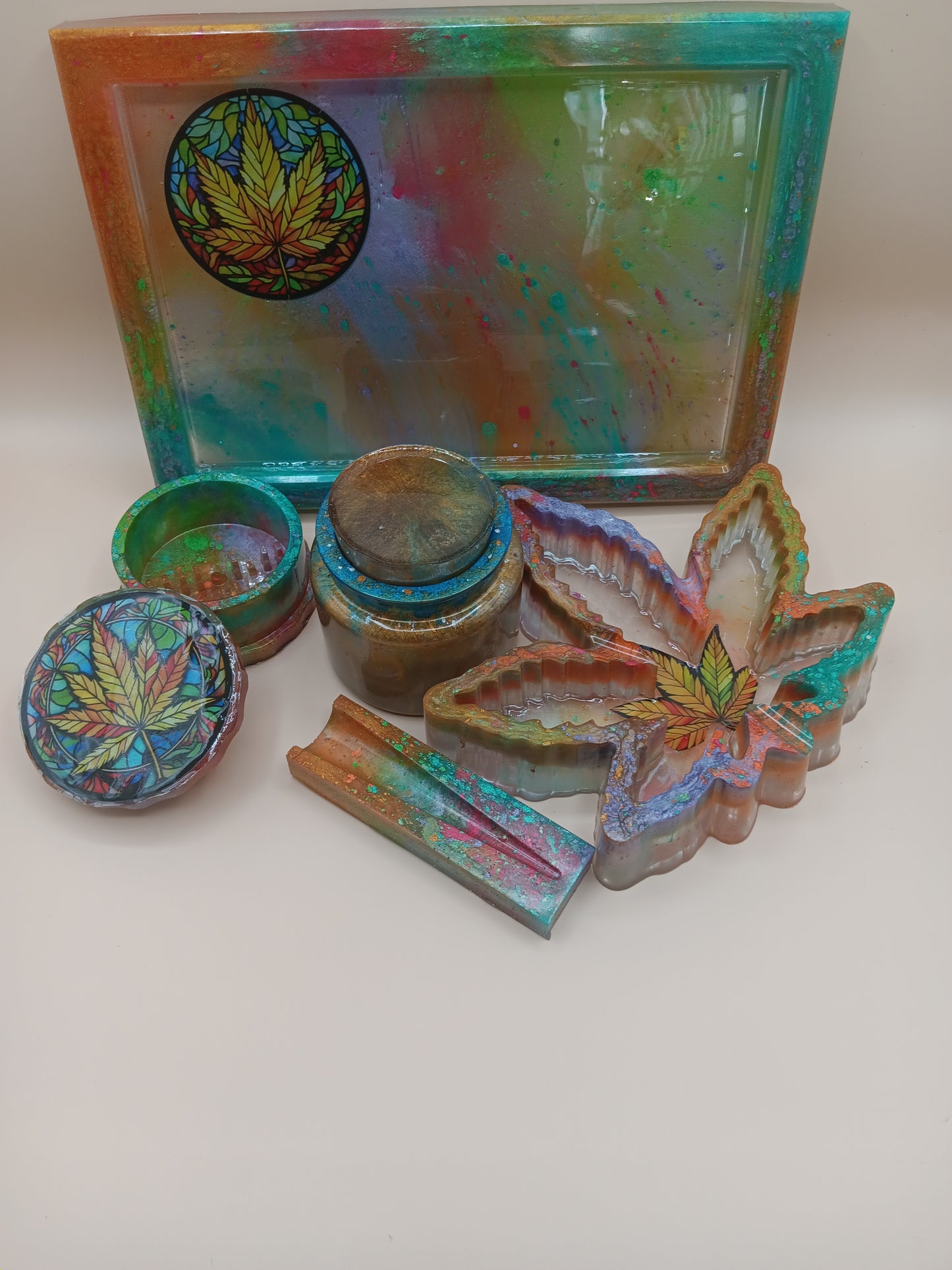 5 Piece Graphic Rolling Tray Set