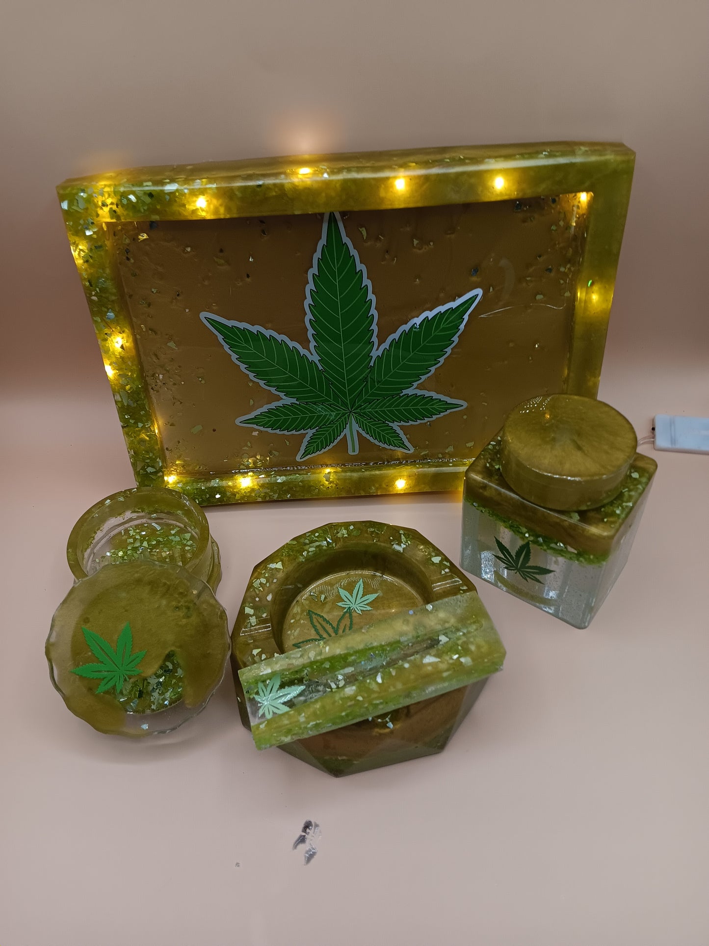 5 Piece Graphic Rolling Tray Set