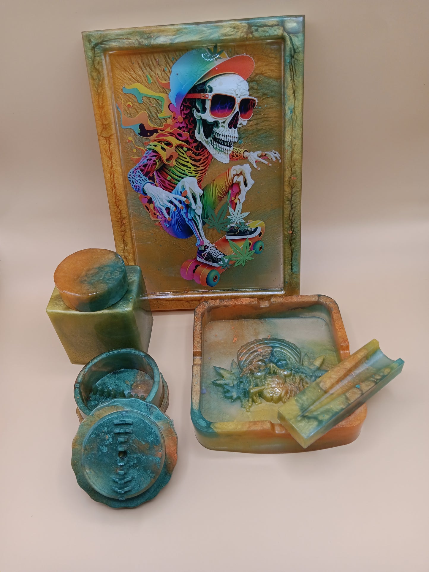5 Piece Graphic Rolling Tray Set